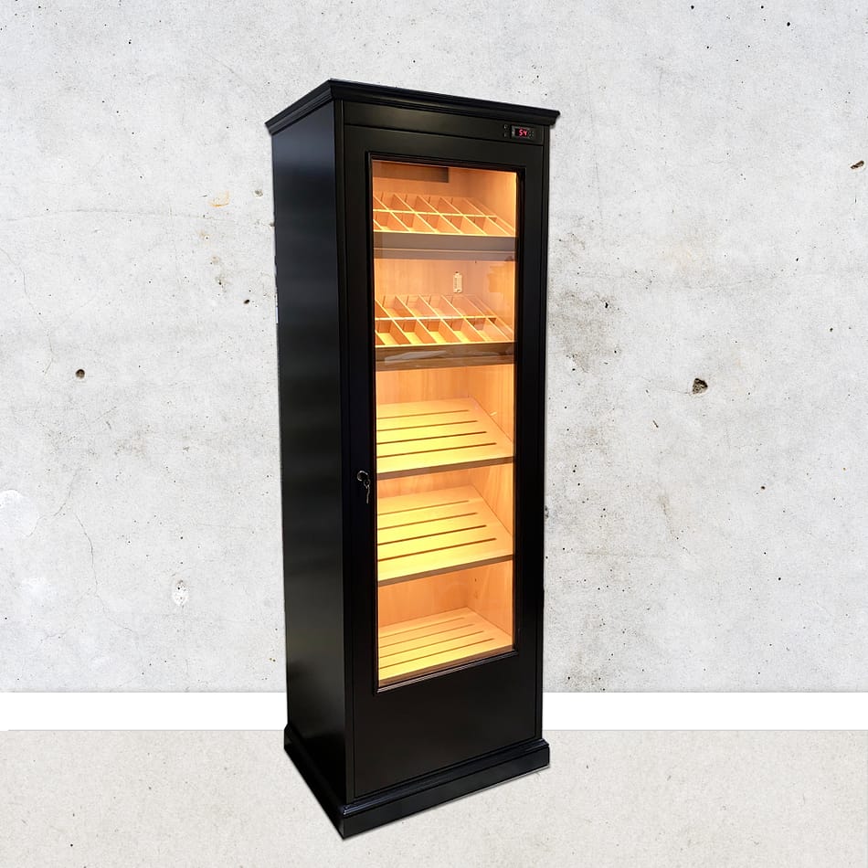Black lacquered Ventus humidor