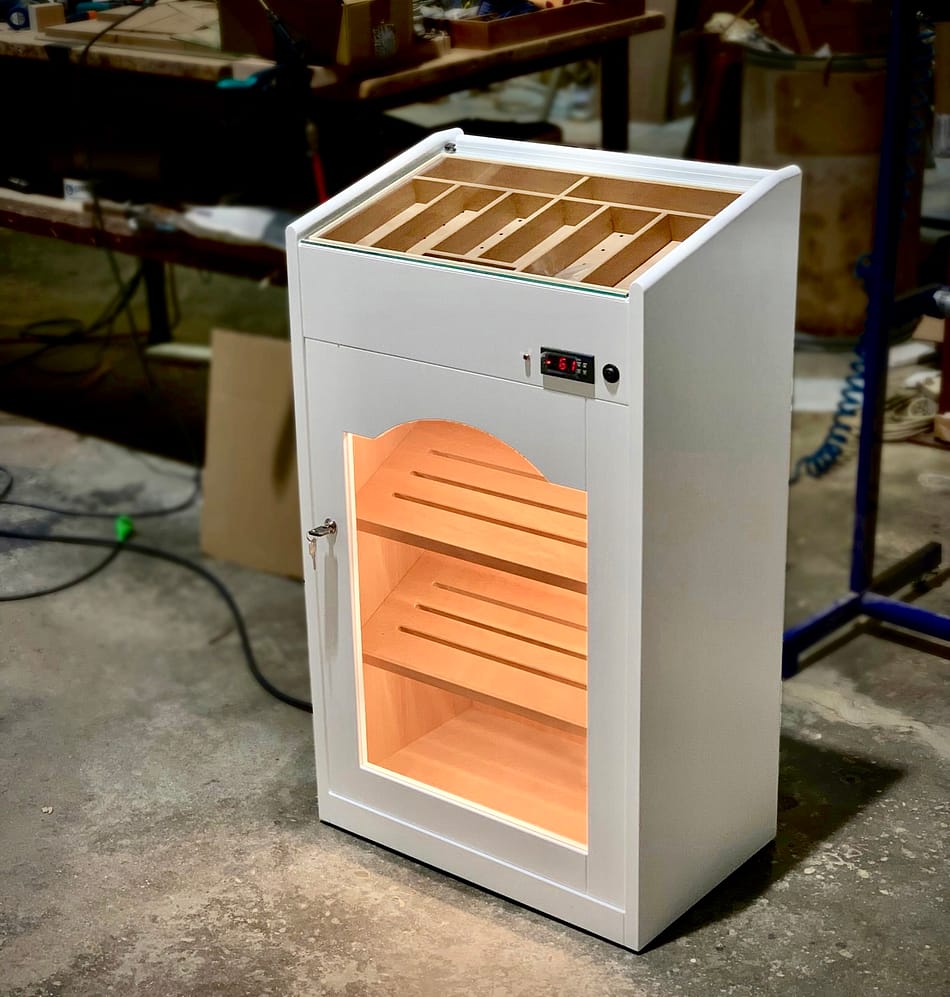 Medium cabinet humidor model Caribe