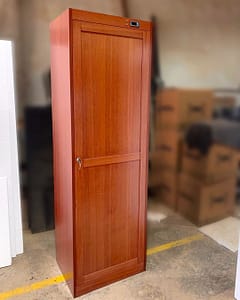 Storage humidor, to conserve cigars with 100% effectiveness. Lots of cedar for many cigars.