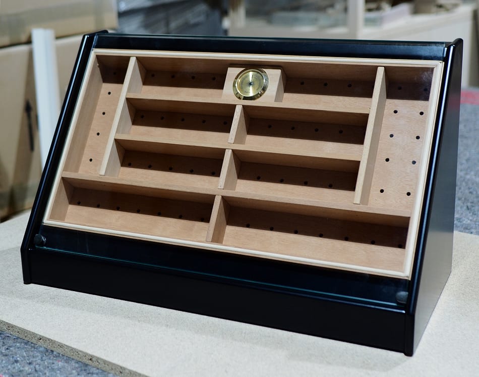 Humidor sobremesa modelo Palmera lacado