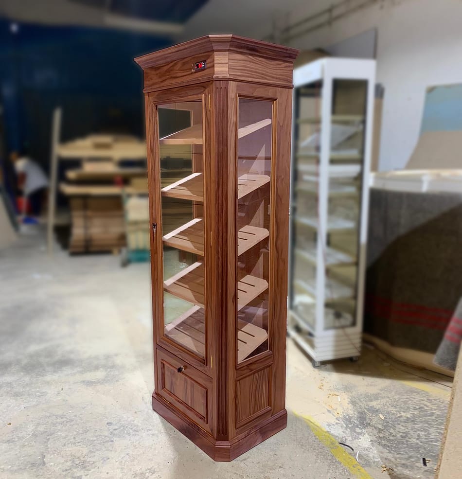 Humidor Vitrina modelo Paris acabado en nogal